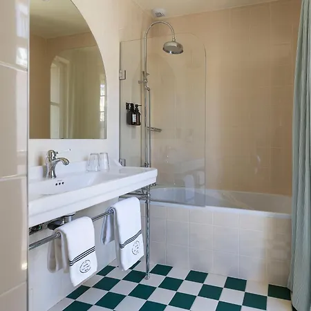 Hotel Georges Vi 3*